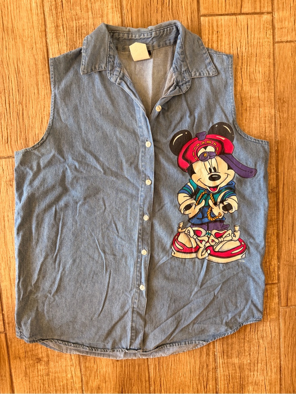 Vintage Women’s Disney shirt